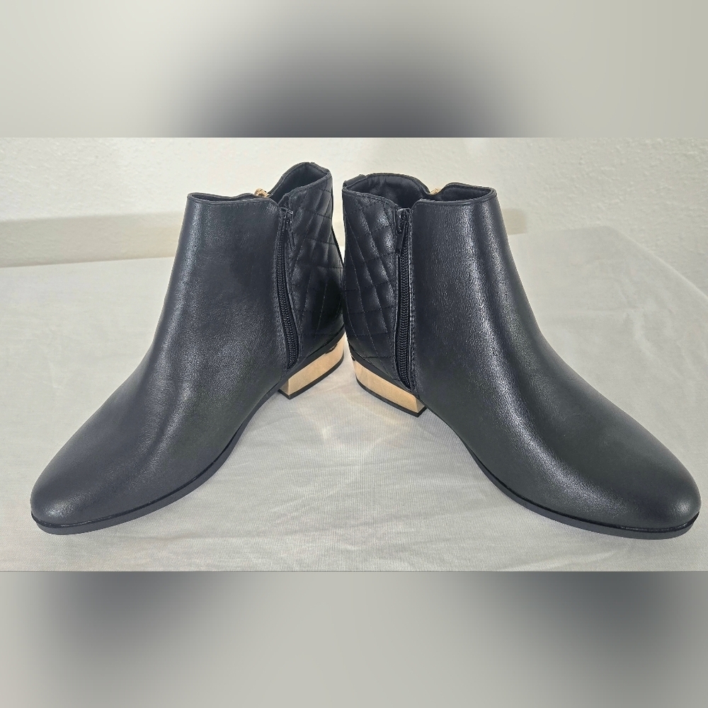 Bamboo Stardom Quilted Booties w/Gold Outer Zipper Detail and Heels, size 7